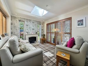 Lounge- click for photo gallery